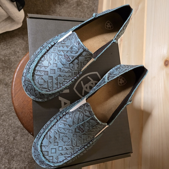 Ariat Cruisers - Picture 4 of 5